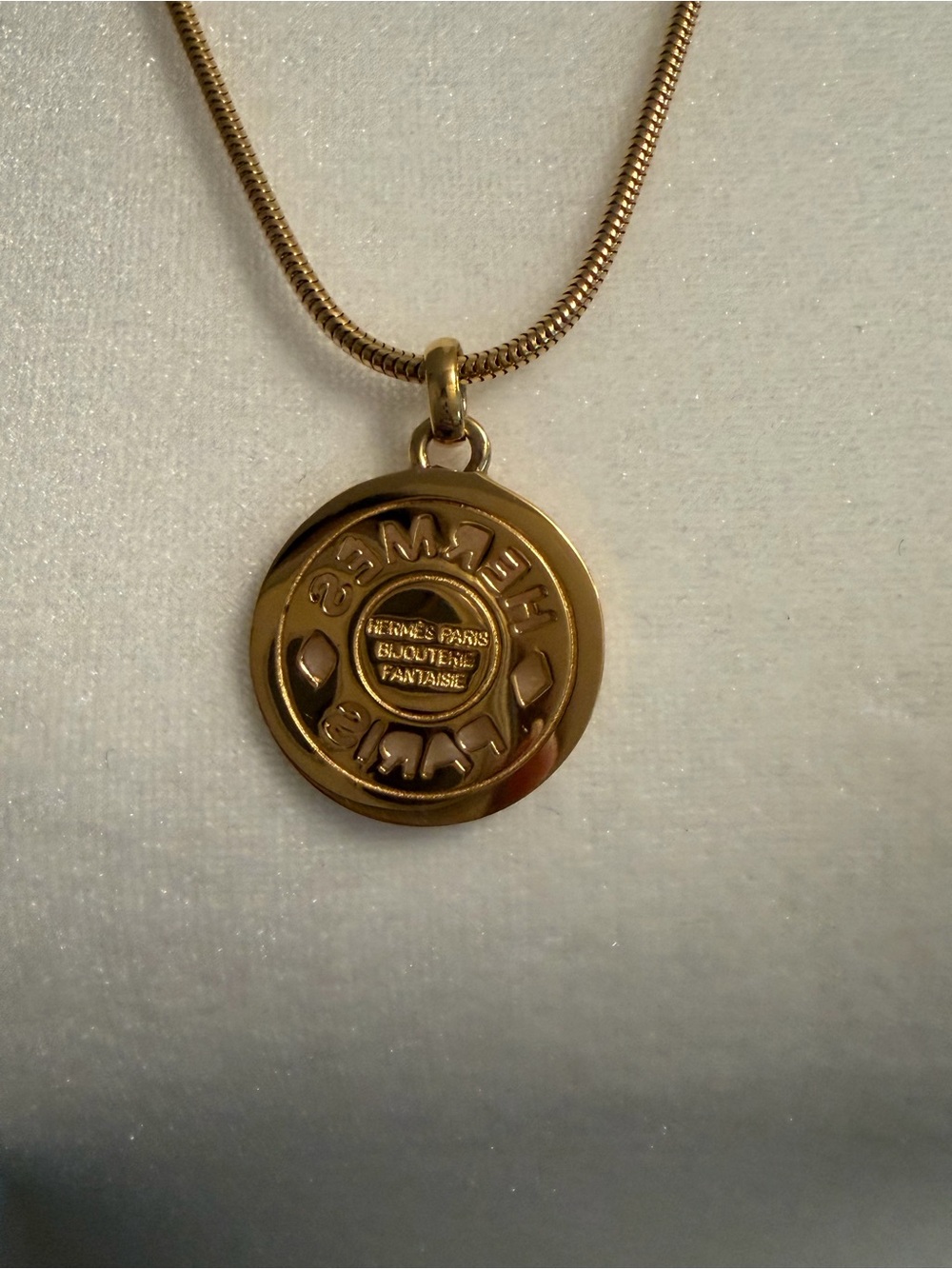 HERMES Gold Sellier Medallion Pendant Necklace Bijouterie Fantaisie - Picture 2 of 7